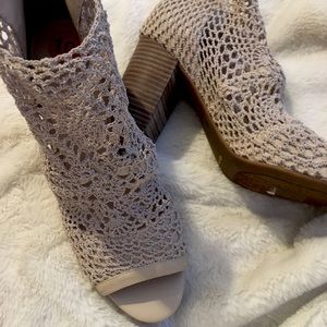 JESSICA SIMPSON Beige Summer Heels